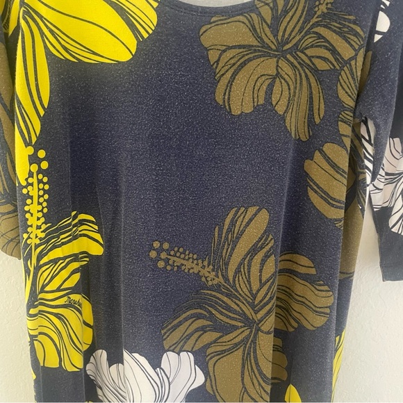 Meanuhealii Women's Top - Picture 4 of 5